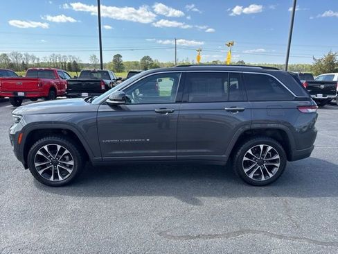 Used 2022 Jeep Grand Cherokee Overland w/ Luxury Tech Group IV AWD/4WD image 10