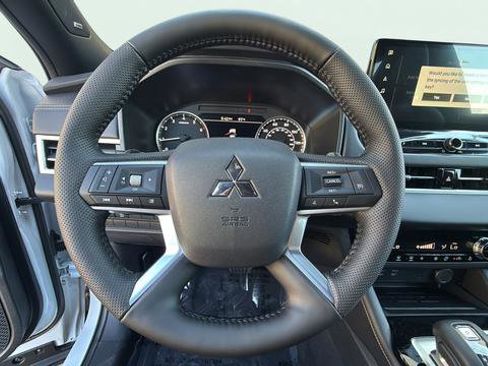 New 2026 Mitsubishi Outlander FWD image 15