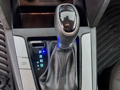 Used 2020 Hyundai Elantra SE w/ Cargo Package (C1) image 19