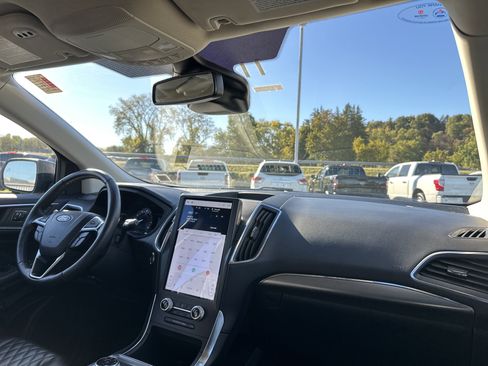 Used 2023 Ford Edge Titanium image 16