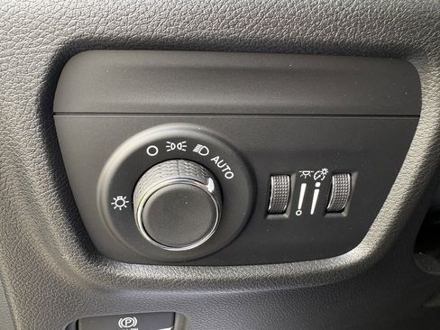 Used 2023 Jeep Grand Cherokee Altitude image 17