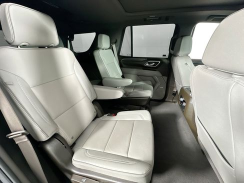 Used 2024 GMC Yukon SLT w/ SLT Luxury Package image 29