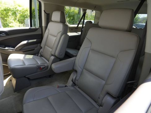 Used 2018 Chevrolet Suburban LT w/ LT Signature Package RWD image 26