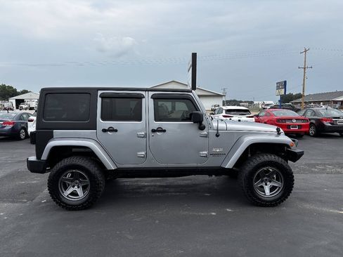 Used 2014 Jeep Wrangler Unlimited Sahara w/ Dual Top Group AWD/4WD image 5