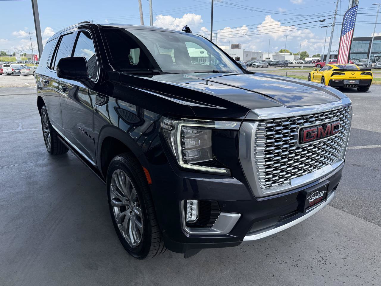 Used 2024 GMC Yukon Denali w/ Advanced Technology Package AWD/4WD image 3