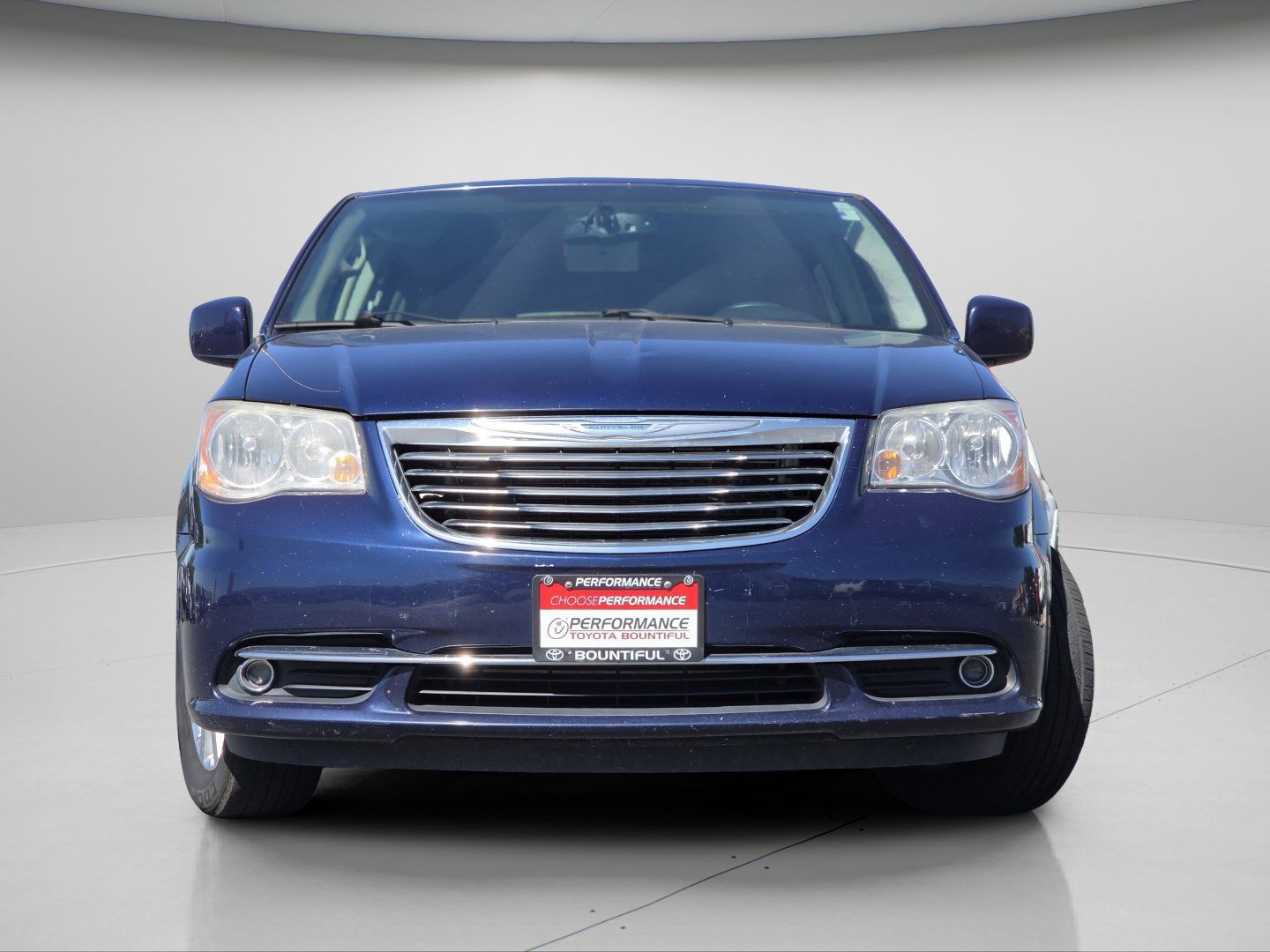 Used 2015 Chrysler Town & Country Touring FWD image 3