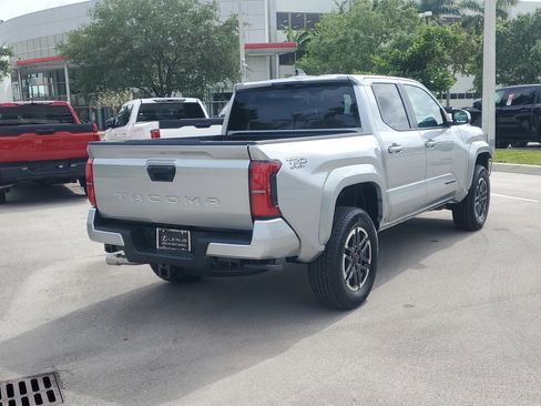 Used 2025 Toyota Tacoma TRD Sport image 10
