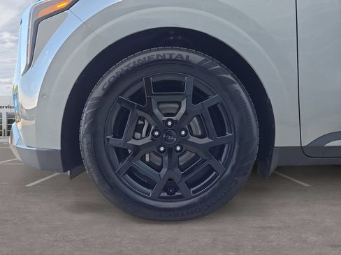 Used 2025 Kia Carnival SX w/ SX Dark Edition Package FWD image 11
