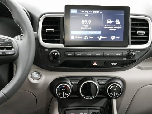 New 2025 Hyundai Venue SEL image 14