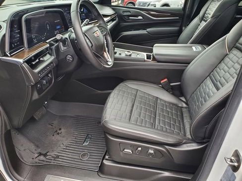 Used 2024 Cadillac Escalade ESV Premium Luxury Platinum w/ Heavy-Duty Trailer Package image 15