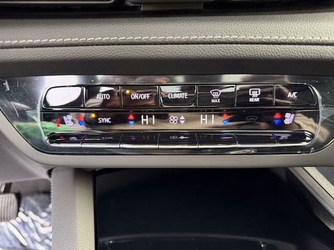 Used 2023 Buick Envision Avenir image 17