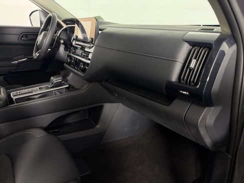 Used 2025 Nissan Pathfinder SV FWD image 32