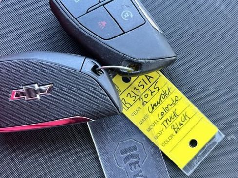 Used 2025 Chevrolet Colorado Z71 w/ Midnight Edition image 12