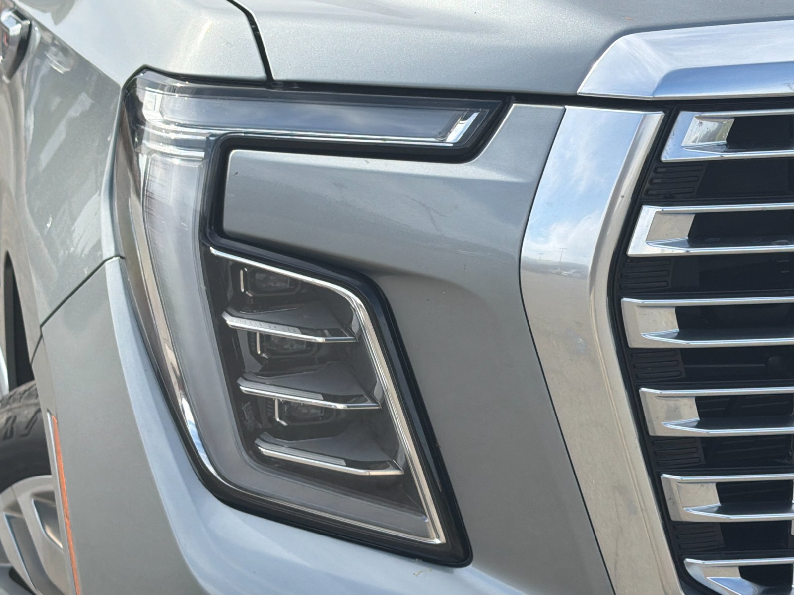 Used 2025 GMC Yukon XL Denali AWD/4WD image 40