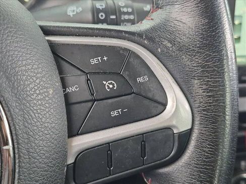 Used 2017 Jeep Renegade Trailhawk AWD/4WD image 16