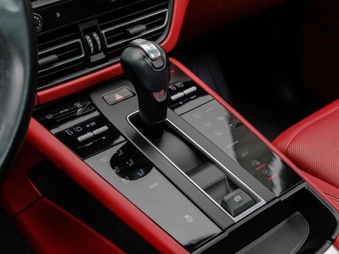 Used 2023 Porsche Macan AWD/4WD image 29