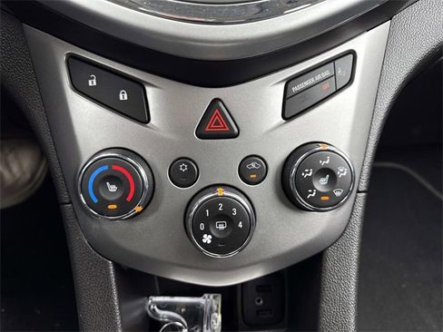 Used 2017 Chevrolet Sonic LT w/ Convenience Package image 24
