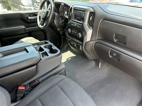 Used 2024 Chevrolet Silverado 2500 Custom w/ Custom Value Package image 9