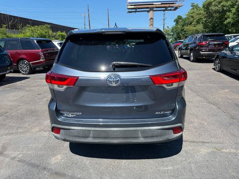 Used 2019 Toyota Highlander XLE AWD/4WD image 6