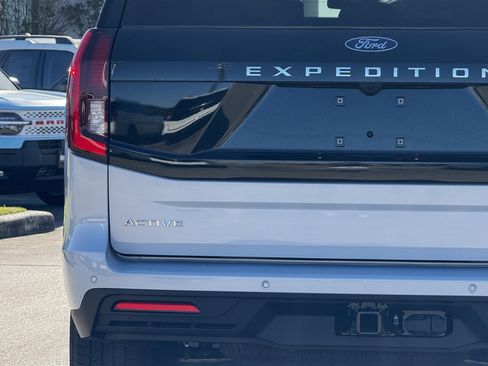 New 2026 Ford Expedition Active image 12