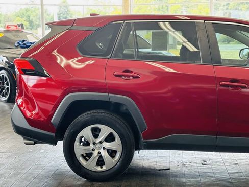 Used 2022 Toyota RAV4 LE AWD/4WD image 6