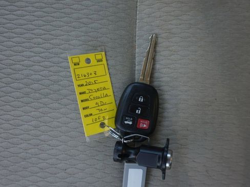 Used 2015 Toyota Corolla LE FWD image 19