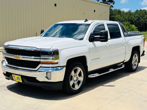 Used 2017 Chevrolet Silverado 1500 LT w/ High Desert Package AWD/4WD image 3