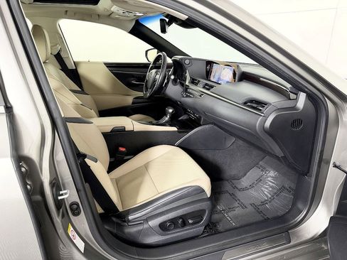 Used 2019 Lexus ES 300h w/ Premium Package FWD image 47