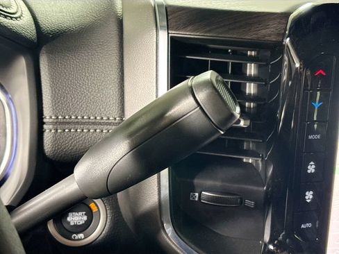 New 2026 RAM 2500 Laramie AWD/4WD image 18