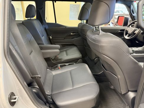 Used 2025 Lexus GX 550 w/ Accessory Package (2T) AWD/4WD image 26