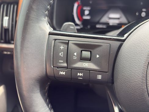 Used 2023 Nissan Pathfinder Platinum FWD image 23