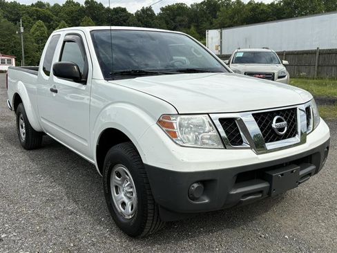 Used 2015 Nissan Frontier S RWD image 6