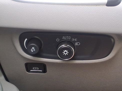 Used 2024 GMC Terrain SLE image 22