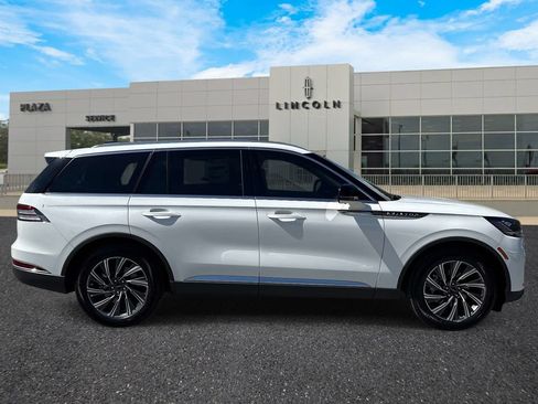 New 2026 Lincoln Aviator 2WD image 2