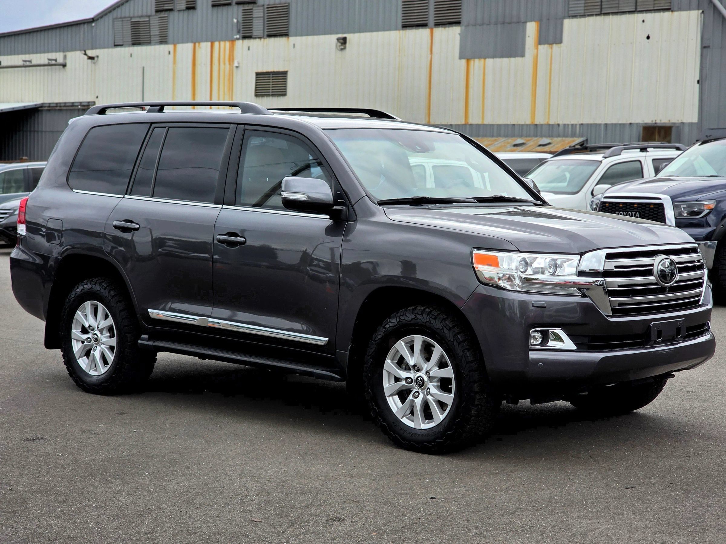 Used 2018 Toyota Land Cruiser w/ Carpet Mat Package AWD/4WD image 2
