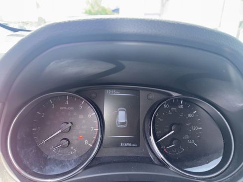 Used 2017 Nissan Rogue SV AWD/4WD image 5