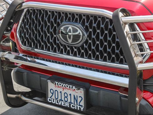 Used 2018 Toyota Tacoma TRD Off-Road RWD image 6