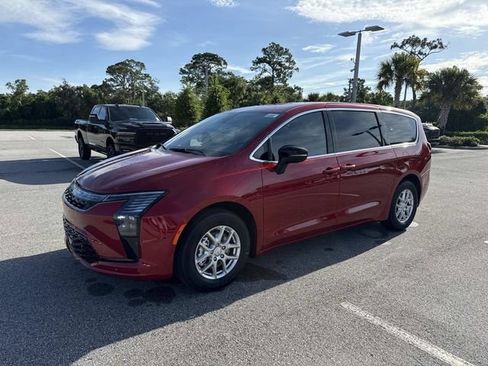 New 2027 Chrysler Pacifica Select FWD image 7