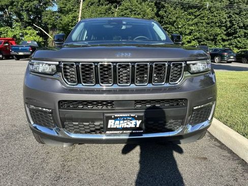 Used 2023 Jeep Grand Cherokee L Limited AWD/4WD image 3