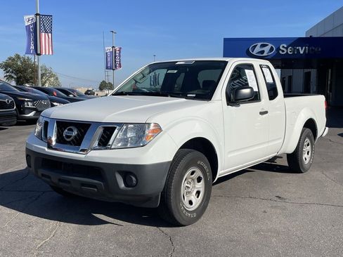 Used 2018 Nissan Frontier S image 3