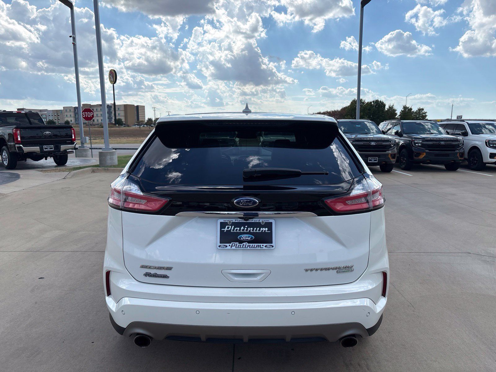 Used 2020 Ford Edge Titanium w/ Equipment Group 301A FWD image 4