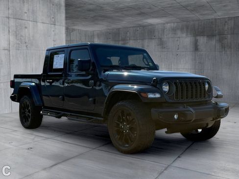 Used 2025 Jeep Gladiator Sport AWD/4WD image 9