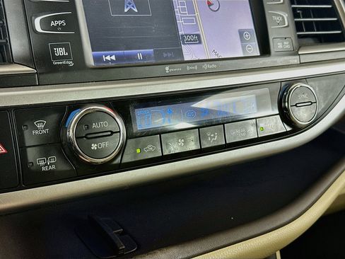 Used 2017 Toyota Highlander Limited Platinum AWD/4WD image 24