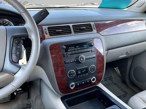 Used 2010 Chevrolet Suburban LT AWD/4WD image 13
