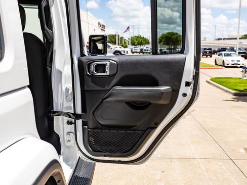 Used 2020 Jeep Wrangler Unlimited Sahara AWD/4WD image 38