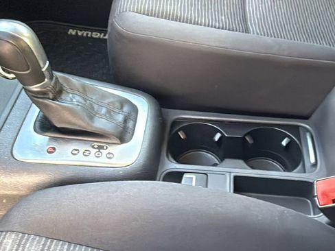 Used 2017 Volkswagen Tiguan Limited w/ Premium Package image 38