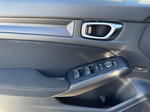 Used 2023 Honda Civic Sport image 17