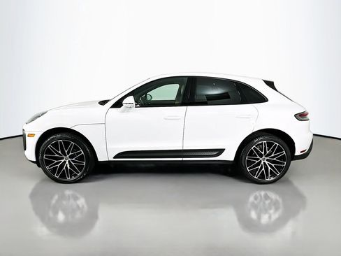 Used 2025 Porsche Macan image 2