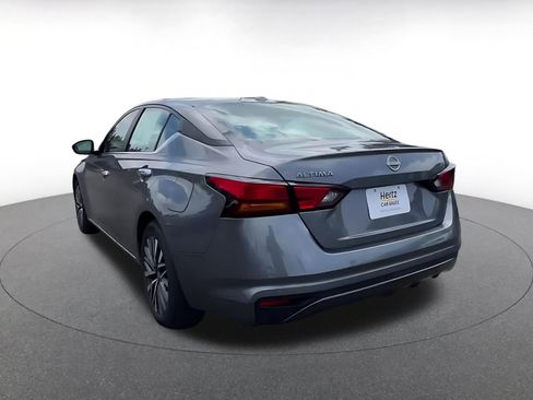 Used 2025 Nissan Altima 2.5 SV FWD image 11