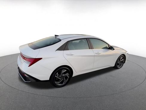 Used 2025 Hyundai Elantra Limited image 15